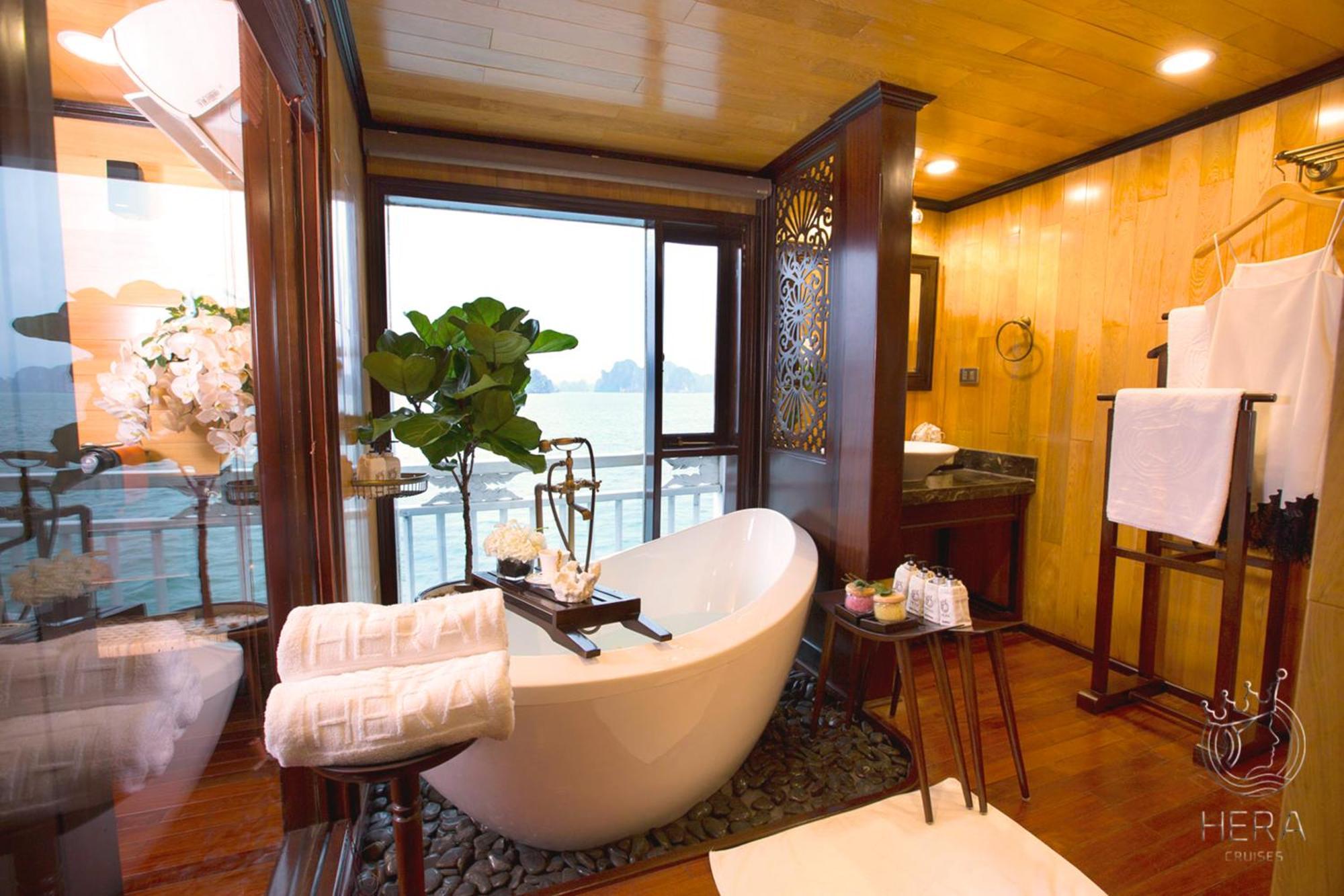 Hera Grand Luxury Cruise Hạ Long Exterior foto