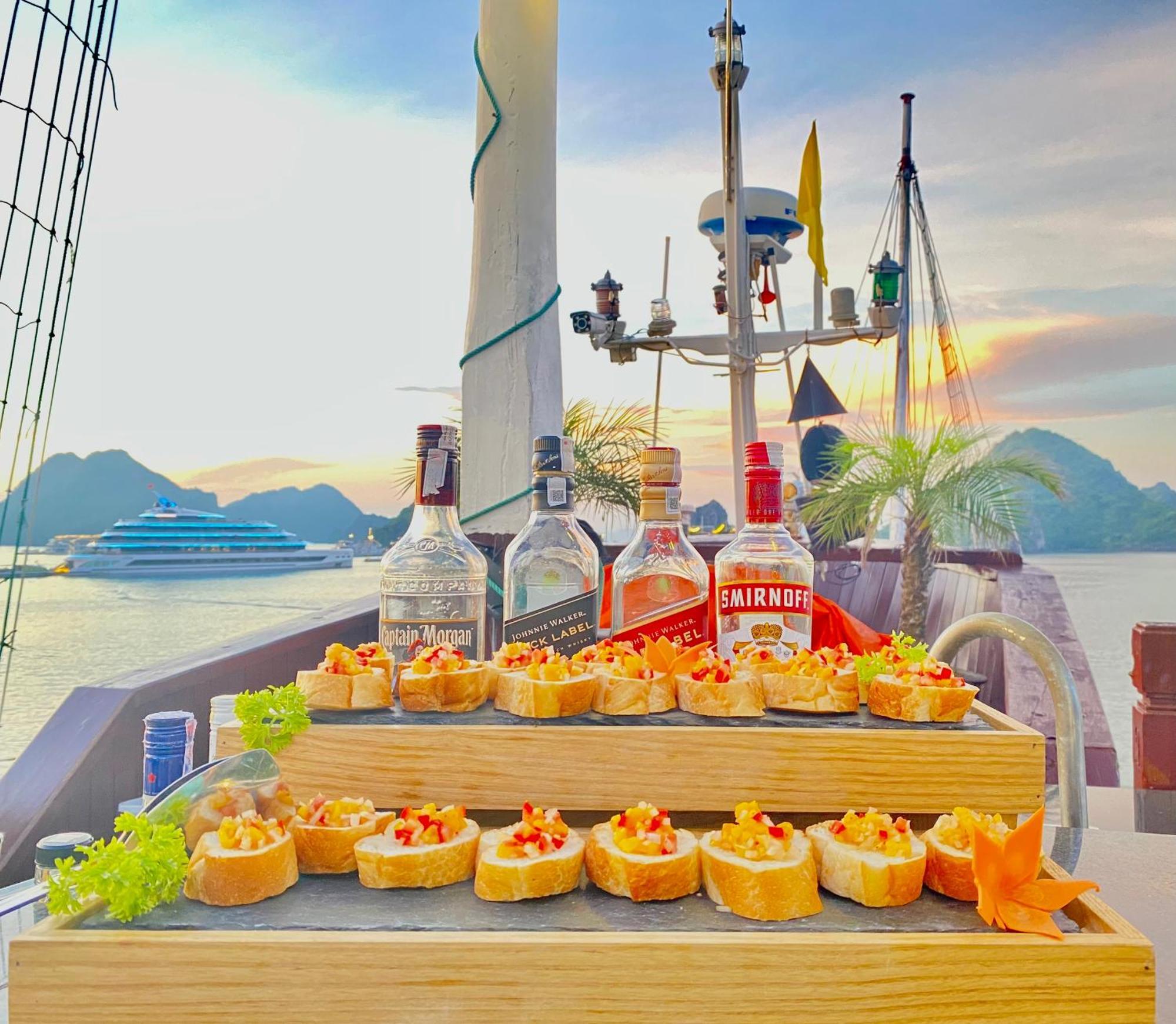 Hera Grand Luxury Cruise Hạ Long Exterior foto