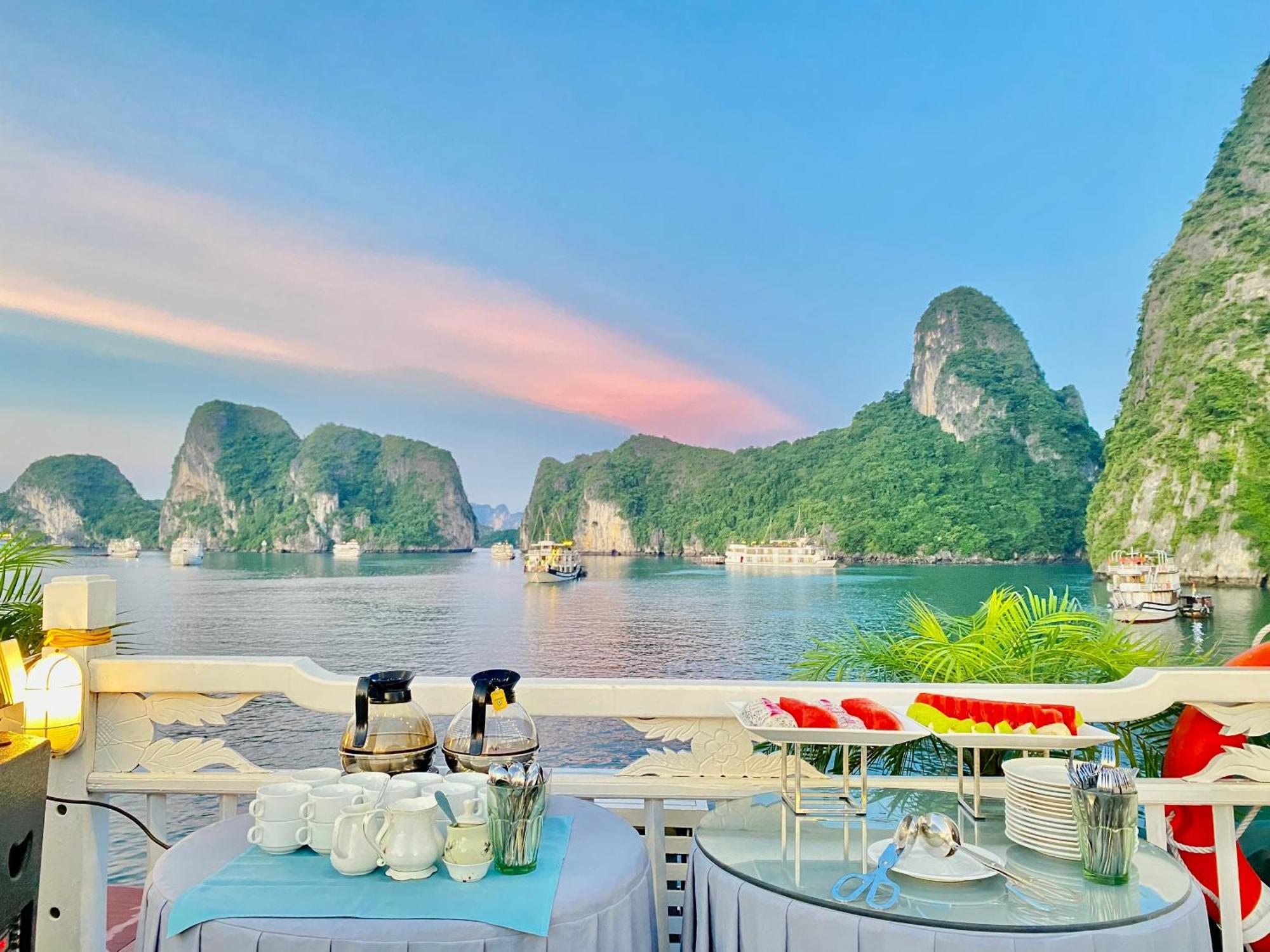 Hera Grand Luxury Cruise Hạ Long Exterior foto