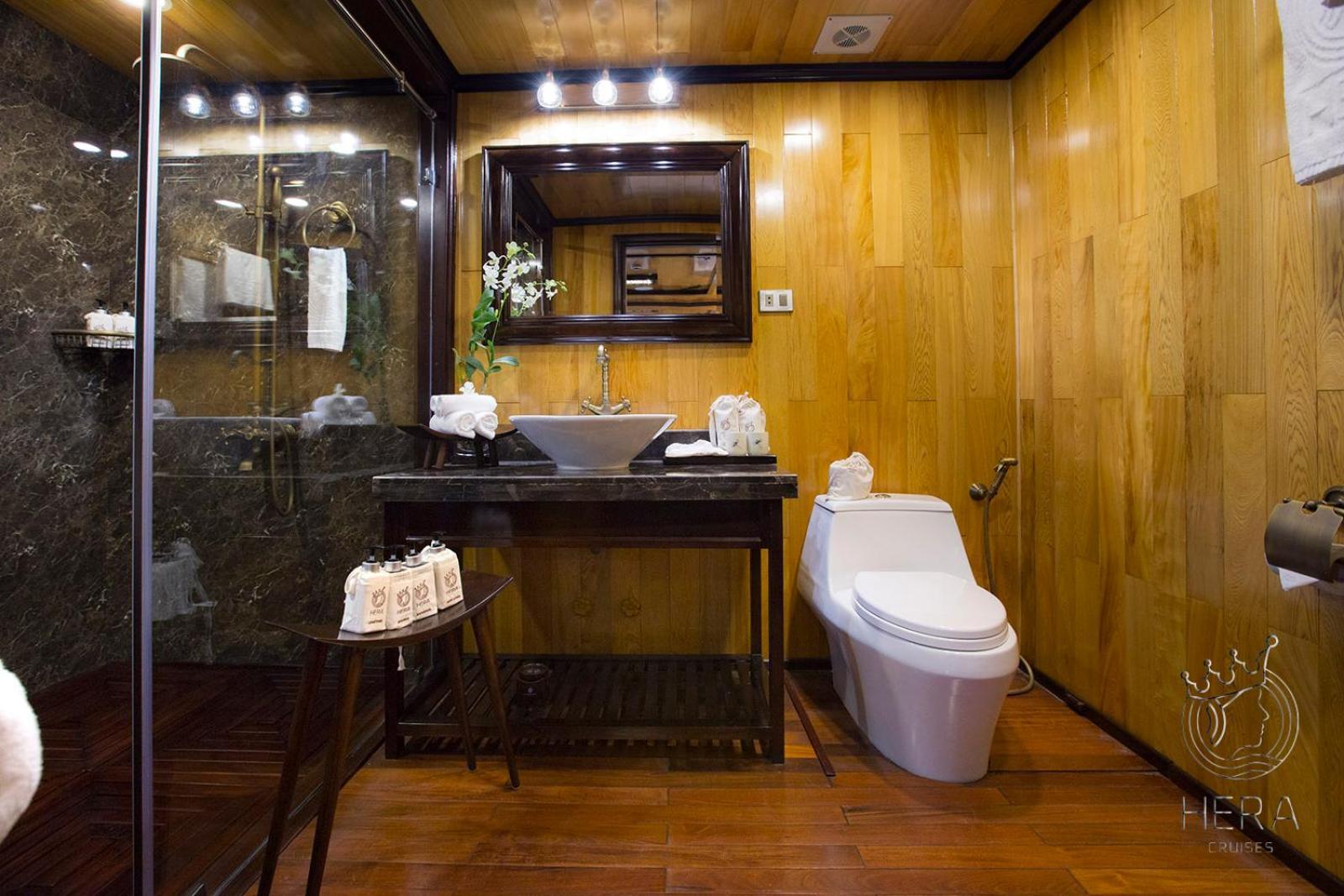 Hera Grand Luxury Cruise Hạ Long Exterior foto