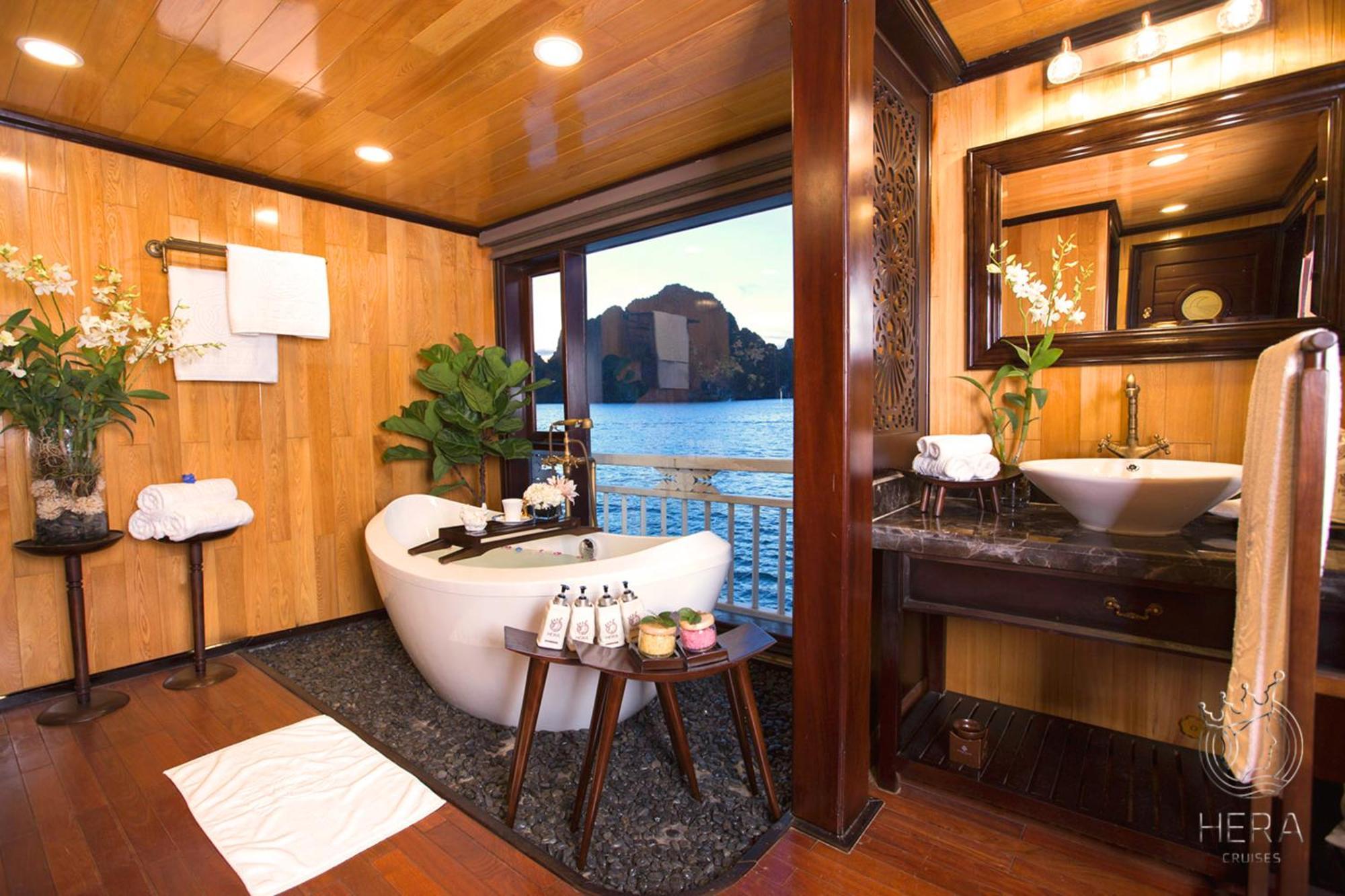 Hera Grand Luxury Cruise Hạ Long Exterior foto