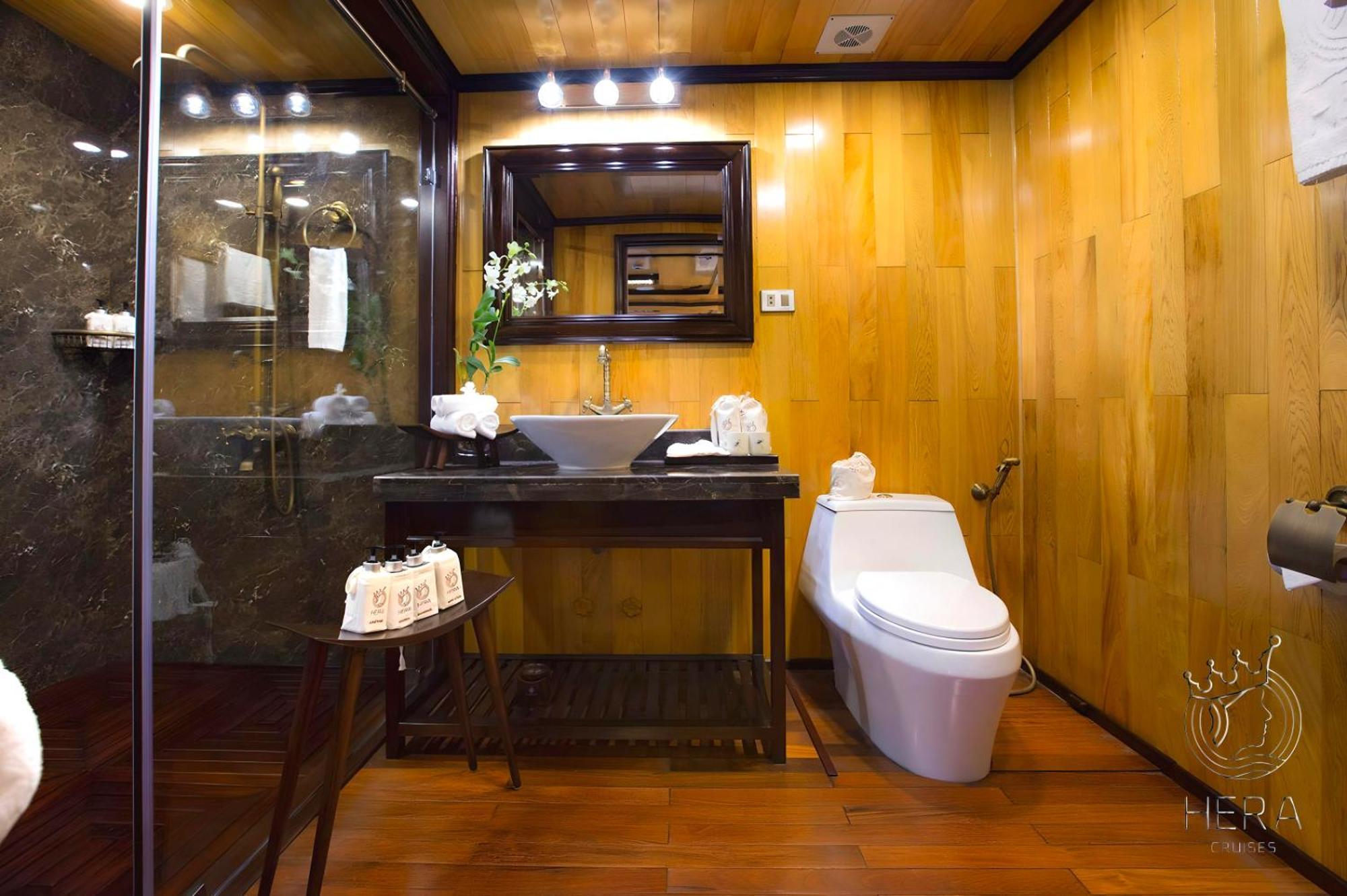 Hera Grand Luxury Cruise Hạ Long Exterior foto