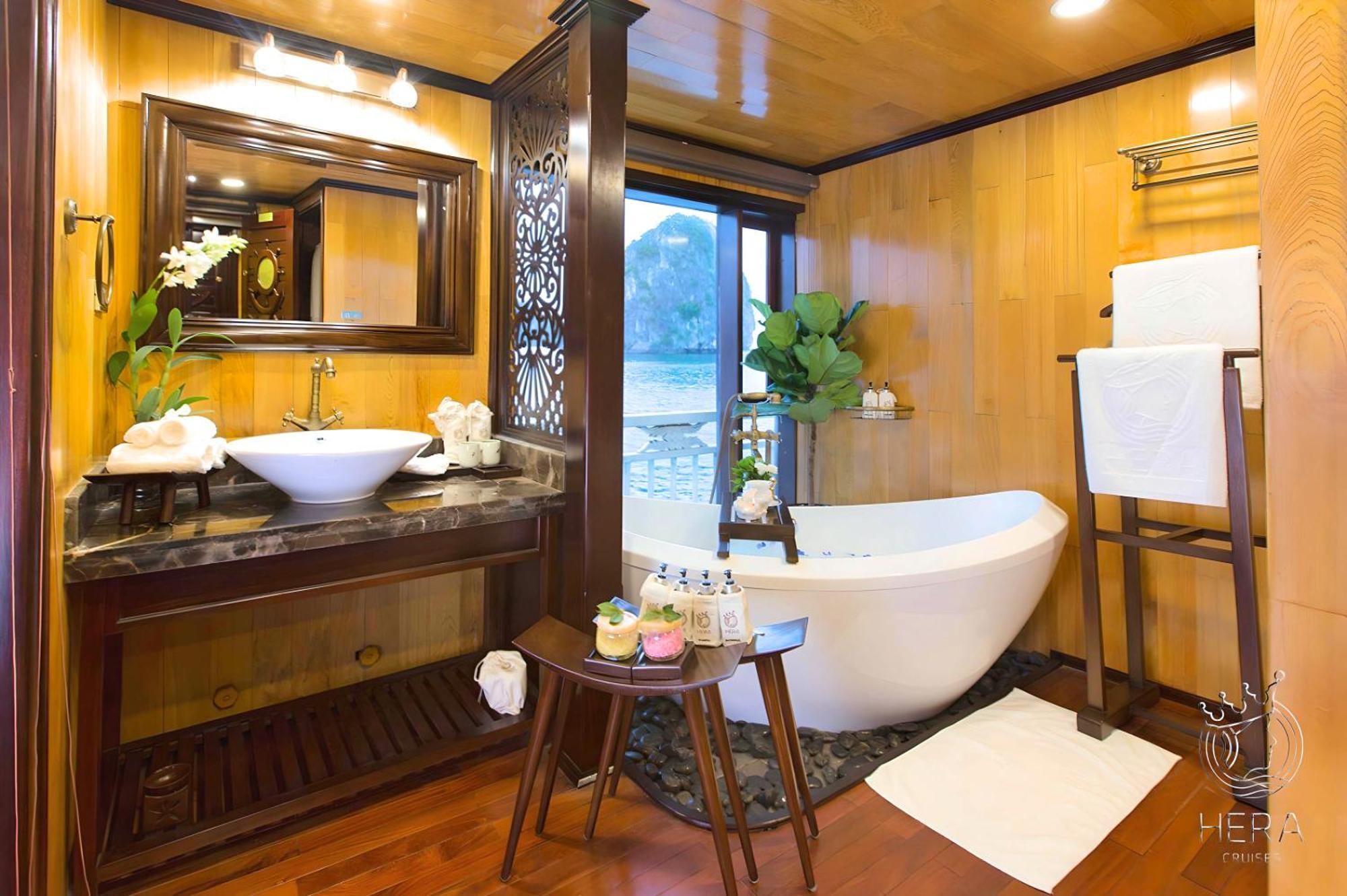 Hera Grand Luxury Cruise Hạ Long Exterior foto